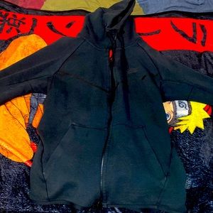 Black Nike tech fleece